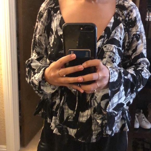 Astr Tops - Astr the label top floral black and gray